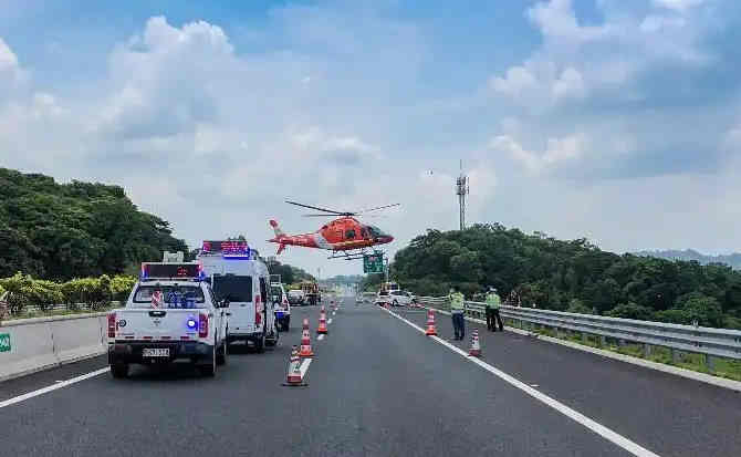 岫岩高速公路汽车救援案例